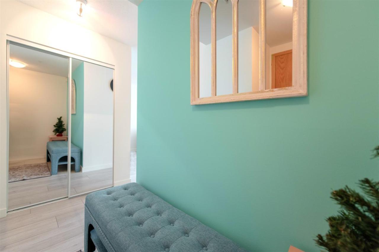 Chic 2-Bedroom In Central Downtown With Stunning Water Views Ванкувер Экстерьер фото