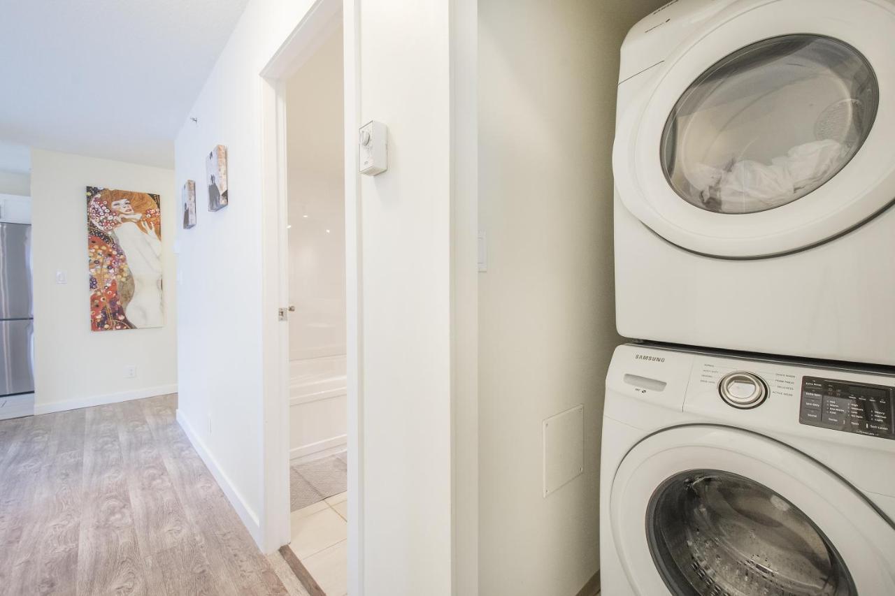 Chic 2-Bedroom In Central Downtown With Stunning Water Views Ванкувер Экстерьер фото