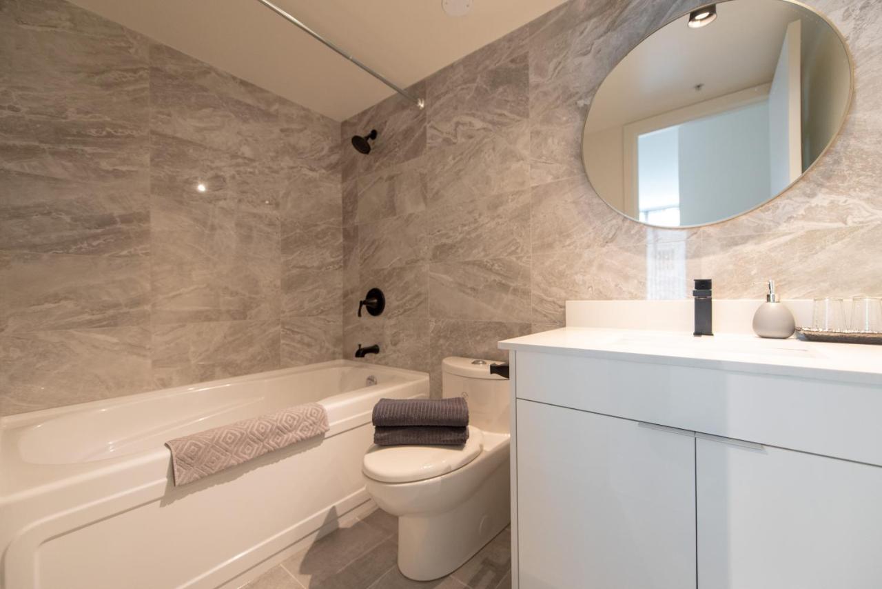 Chic 2-Bedroom In Central Downtown With Stunning Water Views Ванкувер Экстерьер фото